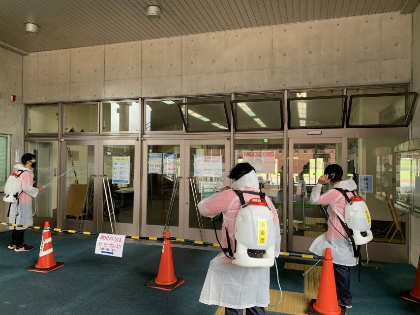 沖縄市陸上競技場の消毒を実施いたしました